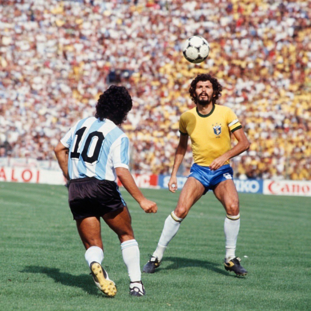 futnostalgico's tweet photo. Maradona vs Sócrates. 1982. https://t.co/zWXrCPMtxK