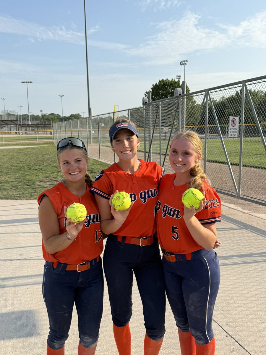 TopGunSTL_Graf's tweet photo. Day 2 at TC Midwest Summer Nationals the bats got hot and we went 2-0 to finish pool play 3-0-1 and secure the 1 seed. Bracket starts tomorrow at 8AM at Blue Valley #MACH10

@zoey_z17 4-5, HR
@Morgan_5Young  4-5, HR
@KinleyGray05 3-5, 2B
@maiciek_6 4-6, HR
@piperdaugherty_ 2-3, 2 BB
@LaneyGraf 2-4, BB
@avery29dennis 2-4
@KaitlynSch08 2-5
@LizzyMound 1-3, 2 BB

@TCSFastpitch @MidwestPremierS @DiamondAddicts @topgunfastpitch