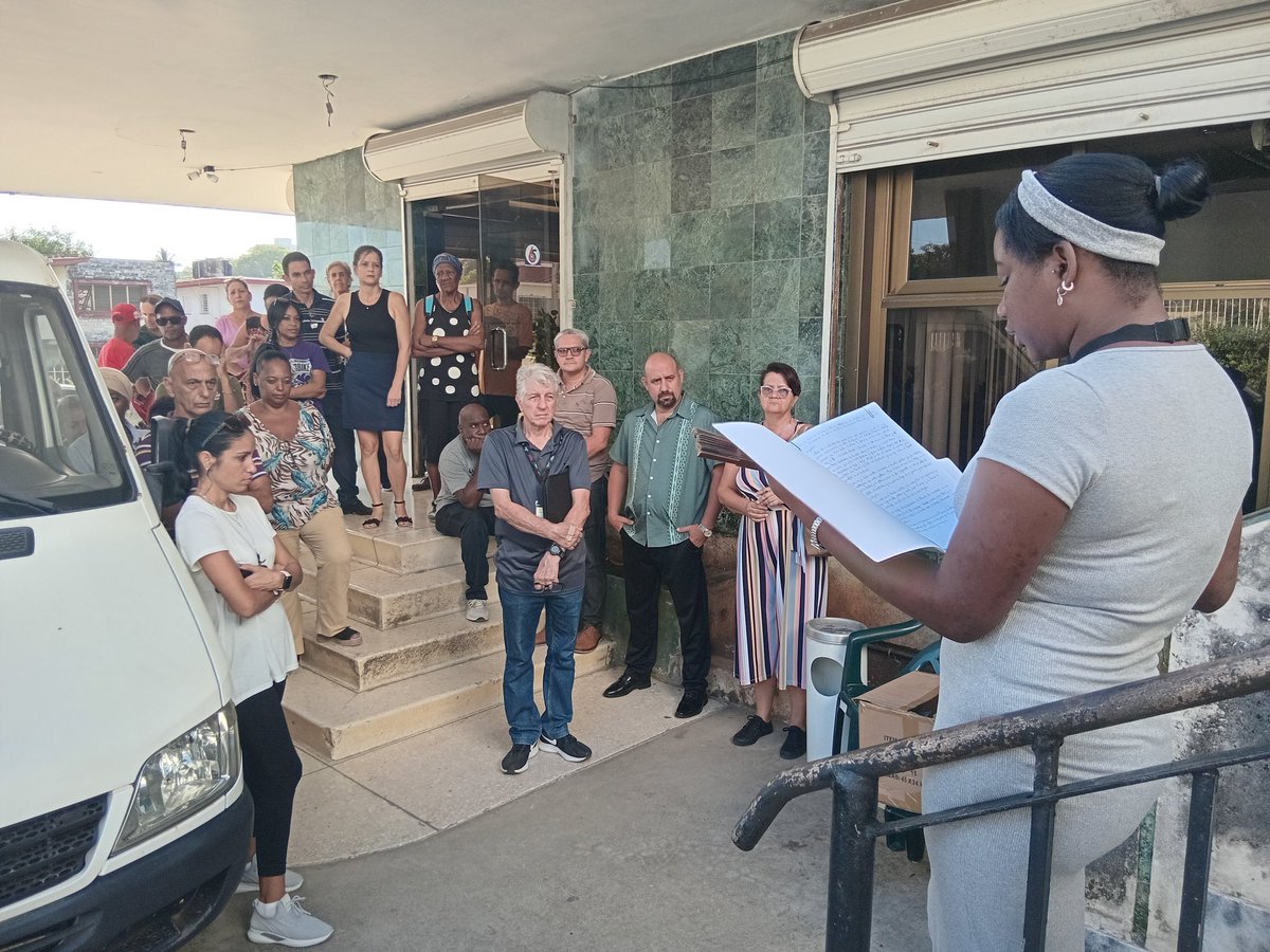 cadecaoficial's tweet photo. Hoy #22Julio en conmemoración al #DíaDeLaRebeldíaNacional a primera hora:

🕗 Matutino.
🧹 Tarde de trabajo voluntario e higienización en el centro y zonas aledañas.

#Cuba #TrabajoVoluntario #Higienización#CADECA
@BancoCentralCub 
@AngelaMadayFer1 
@ArmandoLen95898 https://t.co/Md751OAQIZ