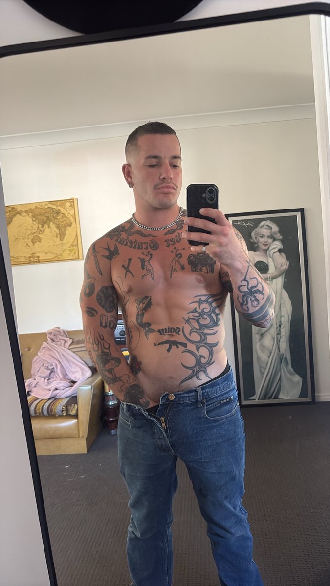 BraitheGalxx's tweet photo. Work from home today https://t.co/PQZrXX6tPX