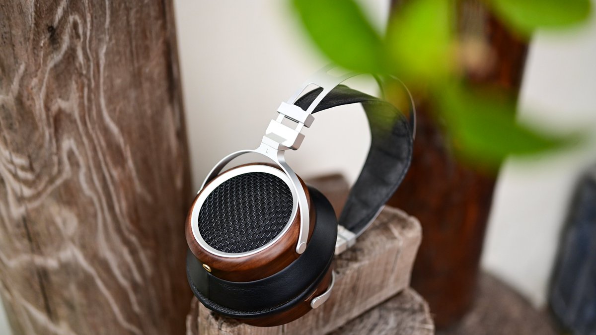 sivga_audio's tweet photo. 🎶Let SIVGA Luan draw you in with timeless elegance and captivating sound.
#SIVGA #Luan #HiFi #Headphone #Audio #Audiophile #Musiclover https://t.co/8jI2U81GF8