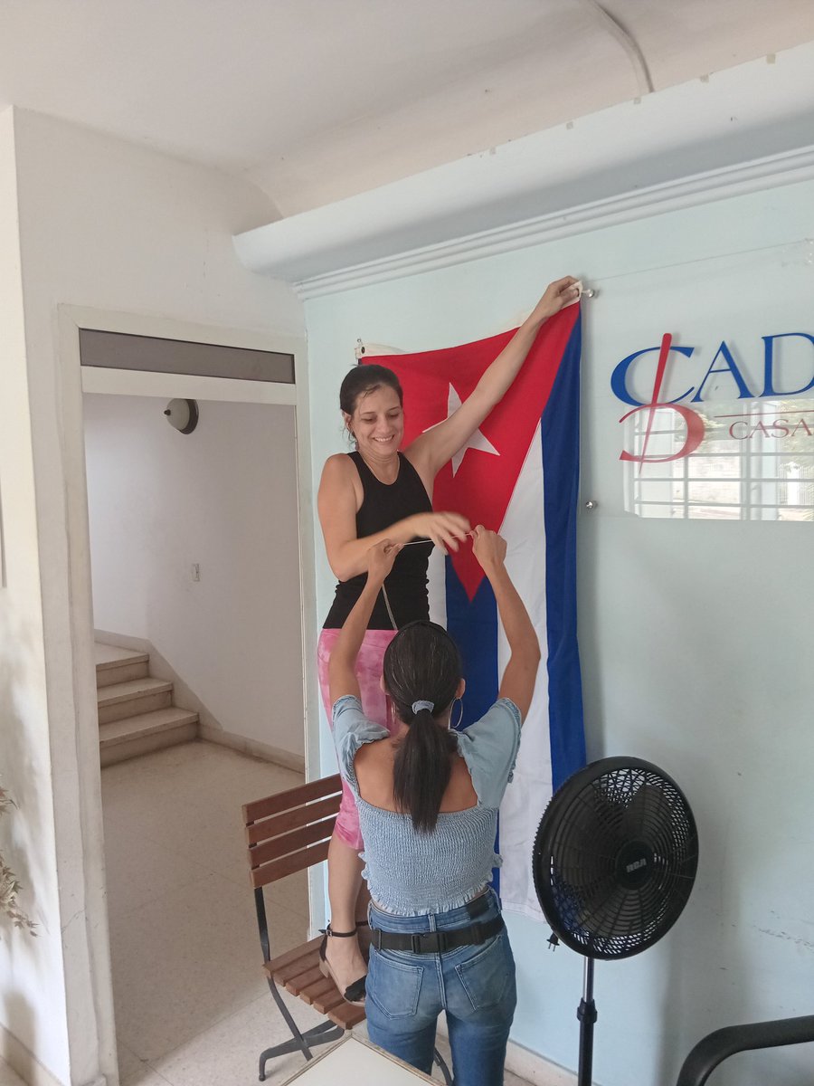 cadecaoficial's tweet photo. Hoy #22Julio en conmemoración al #DíaDeLaRebeldíaNacional a primera hora:

🕗 Matutino.
🧹 Tarde de trabajo voluntario e higienización en el centro y zonas aledañas.

#Cuba #TrabajoVoluntario #Higienización#CADECA
@BancoCentralCub 
@AngelaMadayFer1 
@ArmandoLen95898 https://t.co/Md751OAQIZ