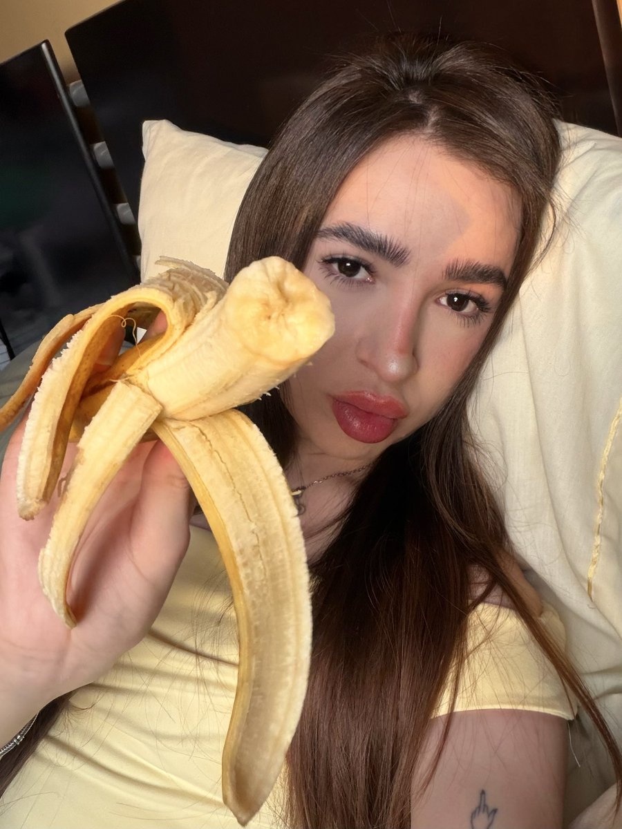 queendanzly's tweet photo. Quieres platanito?🍌
#chicatrans #trans #mujertrans #transmty #transmonterrey #chicastransmonterrey https://t.co/p8fpjsWWJA