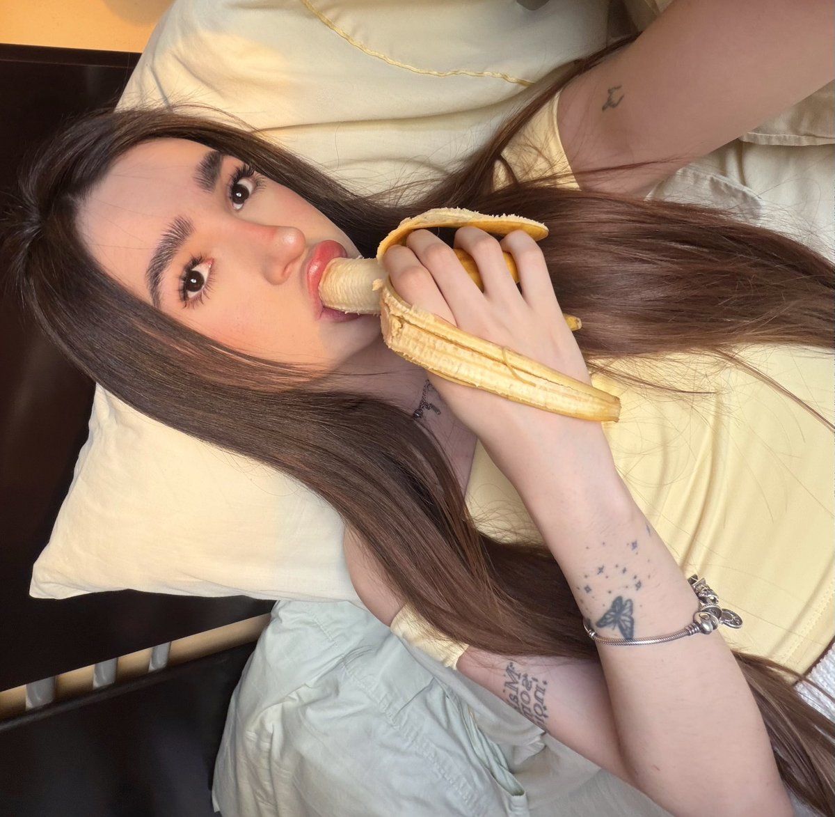 queendanzly's tweet photo. Quieres platanito?🍌
#chicatrans #trans #mujertrans #transmty #transmonterrey #chicastransmonterrey https://t.co/p8fpjsWWJA