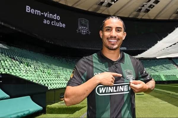 RATOcec's tweet photo. Sabe quem ia ser bom pra substituir o Gerson suspenso: https://t.co/qtBpHy5xaW