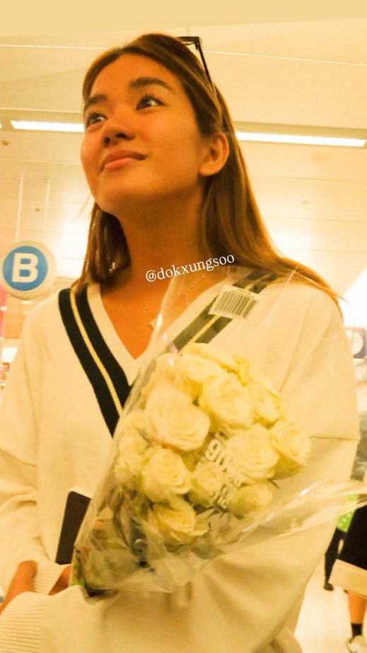aiahsblue's tweet photo. the way she looks so genuinely attentive to whoever’s speaking. hayy aiah 🥹🩵 https://t.co/8t5ZpWyYKg