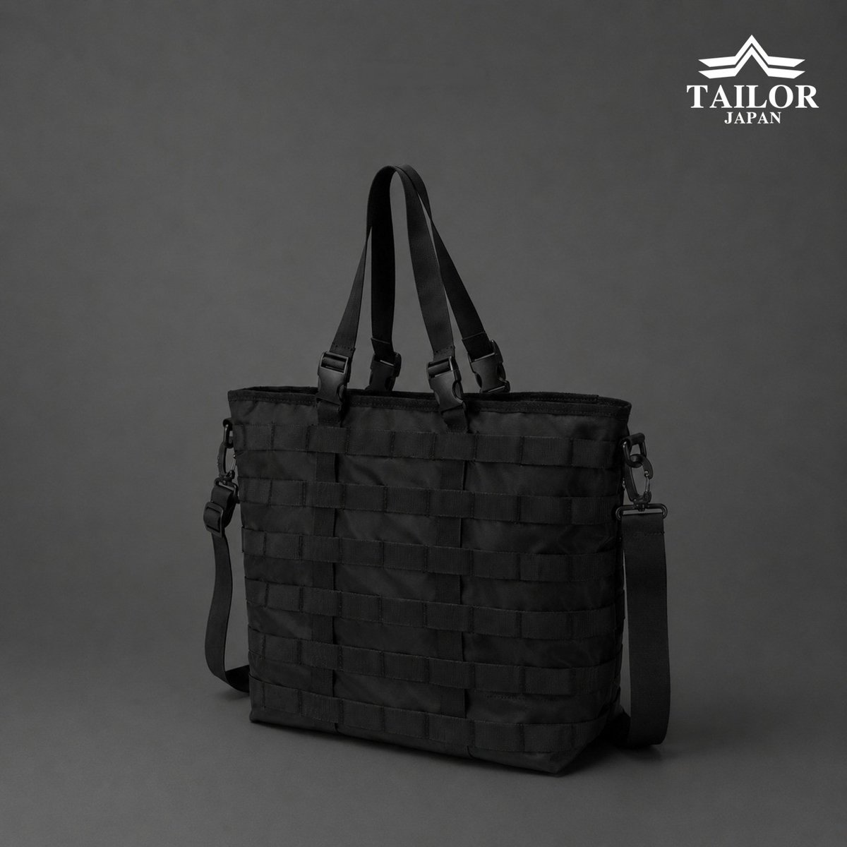 TAILOR_JAPAN's tweet photo. いつもありがとうございま��！  
【MOLLE SYSTEM ALL IN ONE BAG】 
MILSPEC1000Dナイロン採用で高い耐久性。

MOLLEシステム搭載トートバッグはポーチやカラビナを追加して自分仕様にカスタマイズ可能。
✔ 手持ち・肩掛けの2WAY
✔ 取り外し可能なショルダーストラップ
✔ 大きく開くメイン収納
✔ 13インチノートPC対応
✔ デイリーからアウトドアまで対応

無駄を削ぎ落とした、機能美を追求したオールインワンバッグ。

✅公式サイト/店舗限定
https://t.co/Ul05x10GHs