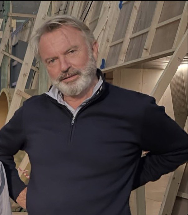 alanngrant's tweet photo. I just wanna tell you that i miss you so much! I wish you had a second choice back to the world!❤️‍🩹🫂🥹🦖 I love you Sam Neill!🫶🏻🥹 https://t.co/NNdJLAGiIm
