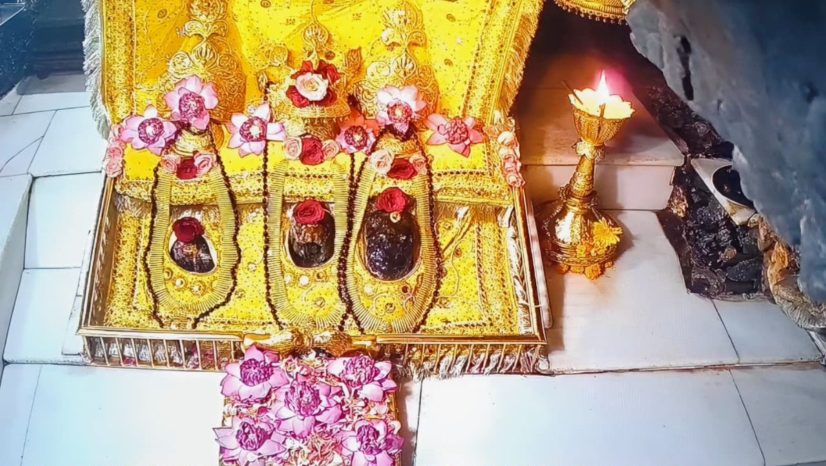 DrVikasPadha's tweet photo. 🌼🌼🌼🌼🌼🌼🌼🌼🌼🌼🌼🌼

🌺 ॥ ॐ ऐं ह्रीं क्लीं चामुण्डायै विच्चै ॥ 🌺

🙏 श्री माता वैष्णो देवी जी के आज के दिव्य एवं अलौकिक शृंगार दर्शन 🙏

🌸 माँ वैष्णो रानी की असीम कृपा से आपके जीवन में सुख, समृद्धि, स्वास्थ्य एवं सफलता का प्रकाश सदैव बना रहे। 🌸

🔔 आपका प्रत्येक क्षण शुभ, मंगलमय एवं आनंदमय हो। 🔔

🚩🙏 #जय_माता_दी 🙏🚩

🌼🌼🌼🌼🌼🌼🌼🌼🌼🌼🌼🌼