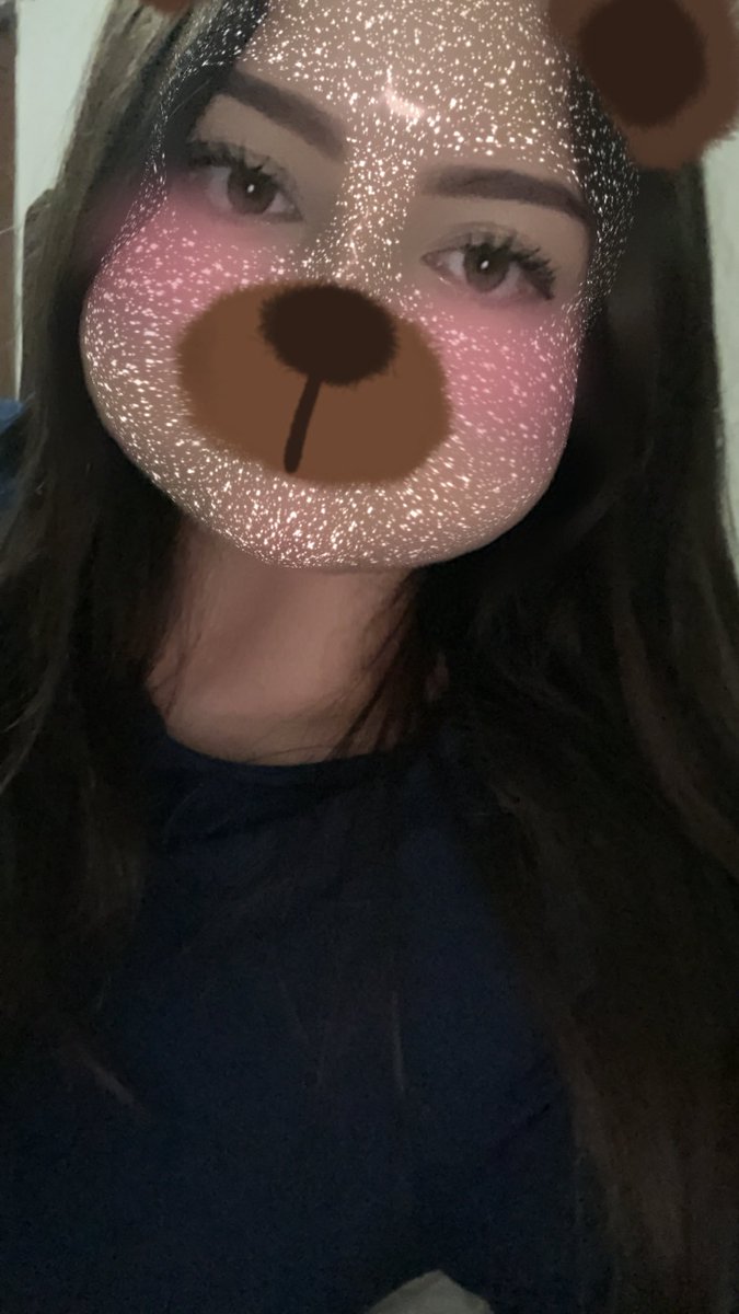 zcliyn's tweet photo. hace mucho no usaba pomada para la cejas creo q no perdí la práctica..,,, https://t.co/Zl85jzxiwI
