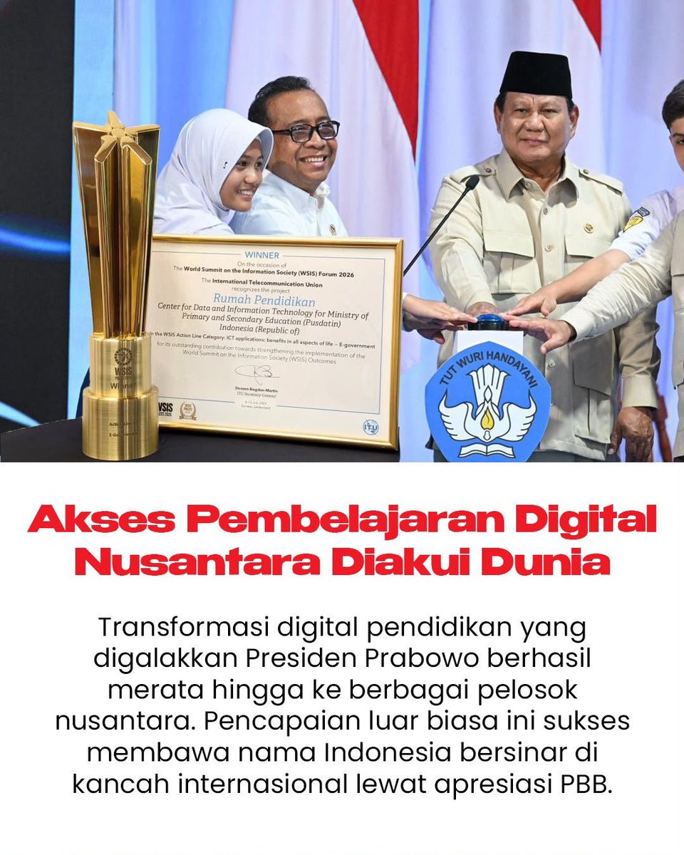 kul5000's tweet photo. Program digitalisasi pendidikan membuka peluang belajar yang lebih luas bagi siswa dan guru di berbagai daerah. Pengakuan Dunia Internasional menjadi bukti bahwa inovasi ini mendapat perhatian dunia. 💻📖 #DigitalisasiPendidikanIndonesia https://t.co/UZJ0ANLKmI