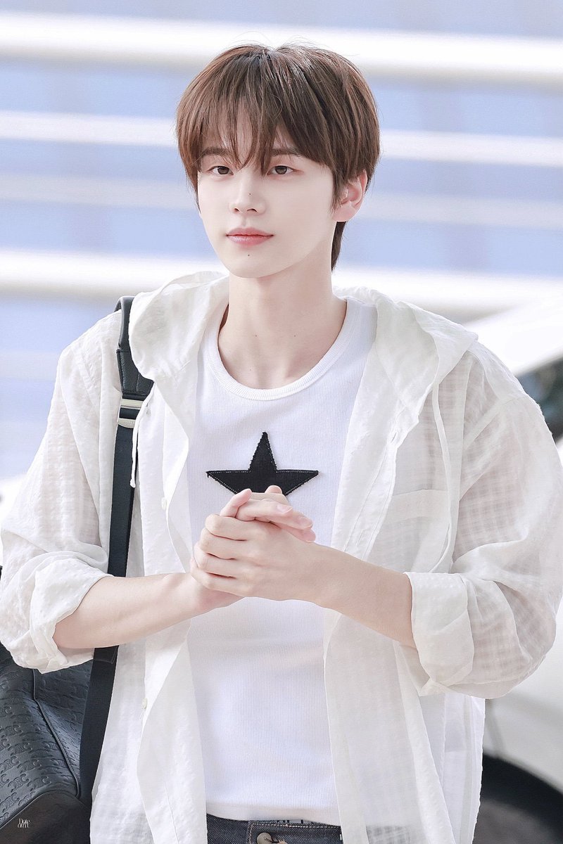 nnnshinyu's tweet photo. 250723 신유
ICN

#신유 #SHINYU #シニュ #투어스 #TWS https://t.co/mCBFYhojbL