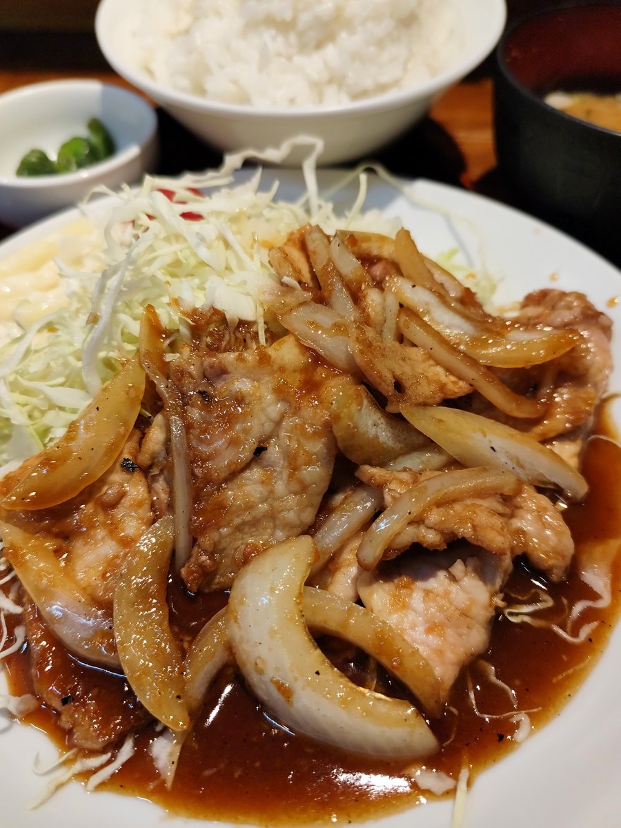 Rnyrg's tweet photo. 体力なくて夏バテになりそう。
弱肉強食… https://t.co/bCrHwQ7cK5