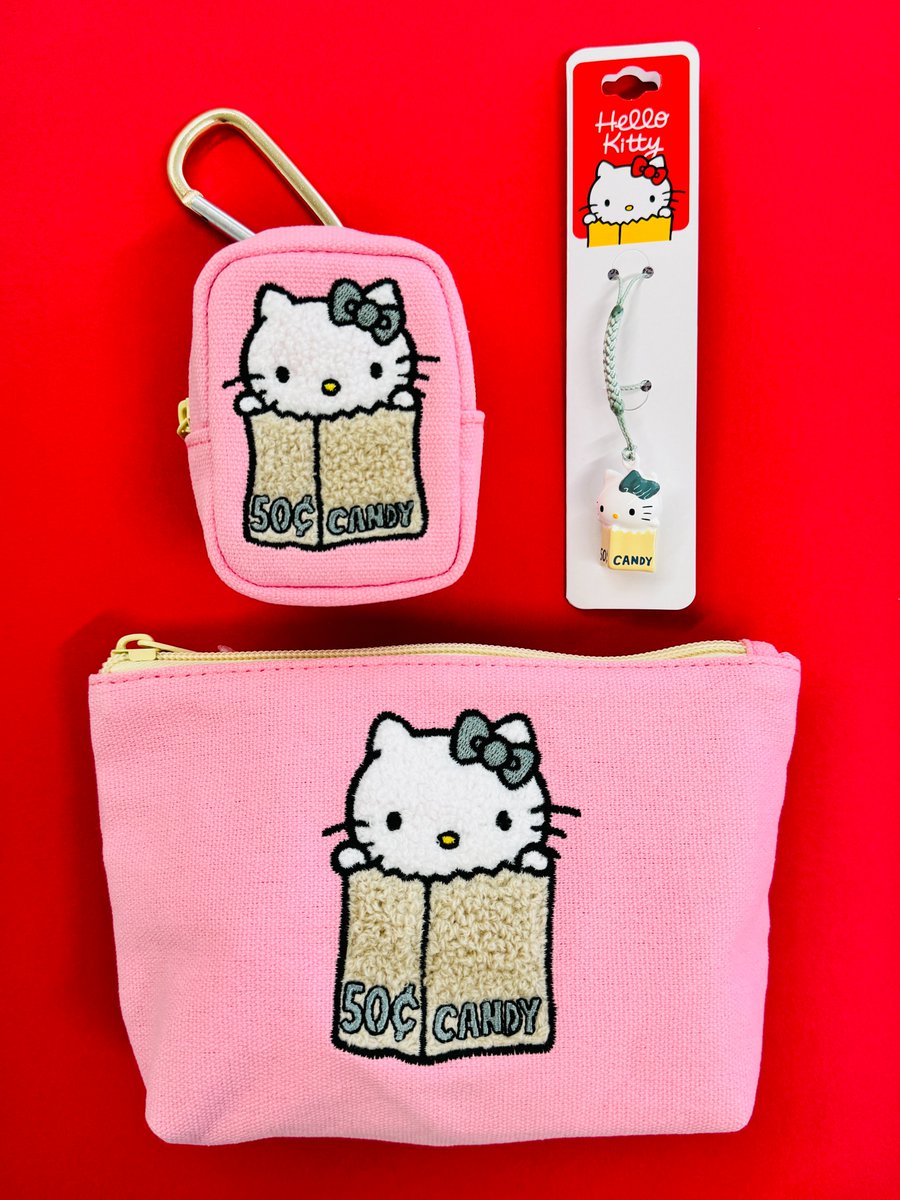 hellokitty_exh's tweet photo. ／​​
#ハローキティ展大分♨​​
＼​​

​ハローキティ展のグッズ、実は…​
大分会場から販売スタートのアイテムがあるんです🎀💕​

🧦 ラインソックス​
🔑 デザインカラビナ​
🎐 涼しげな音色の水琴鈴​
🪞 全10種ランダムのミニミラーステッカー …などなど🌈​
​
展示を楽しんだあとは、グッズコーナーへGO💨​
お気に入りを見つけてください😊​

🗓️ 2026/7/17（金）〜2026/9/23（水･祝）​​
🕰️10:00〜19:00​​
　　※金・土曜は20:00まで(入場は閉館の30分前まで）​​
🏛️ #大分県立美術館 #OPAM ​​

🍎大分展公式サイト🍏​​
https://t.co/a0NUSt0yVX​​

#ハローキティ展 #ハローキティ #サンリオ #大分イベント