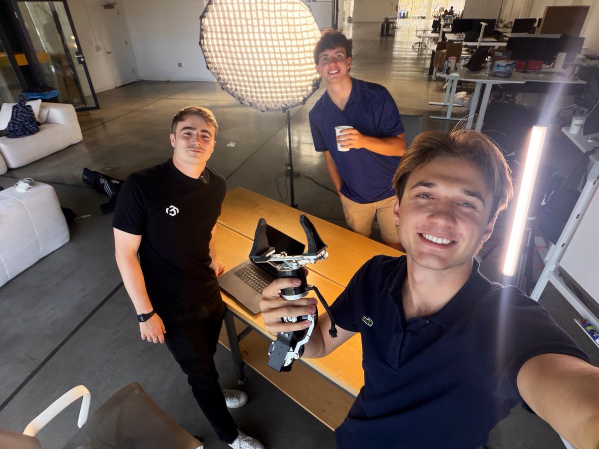 danielxfarrell's tweet photo. if you told me I would be filming a robot one year ago today…I would say UR CRAZY!

#successful Rev1 product demo with @Alex_Rivero_S https://t.co/rDFgD11JT6