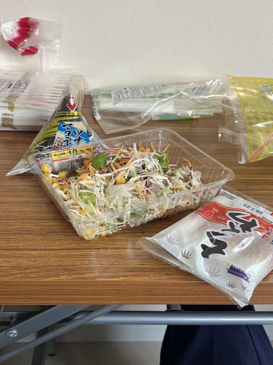 haruo_metal's tweet photo. 1年前にダイエットを始めてから仕事の昼飯はずっとこれ。食に興味が無いタイプで本当によかったなって思う。 https://t.co/AGjui0vkMk