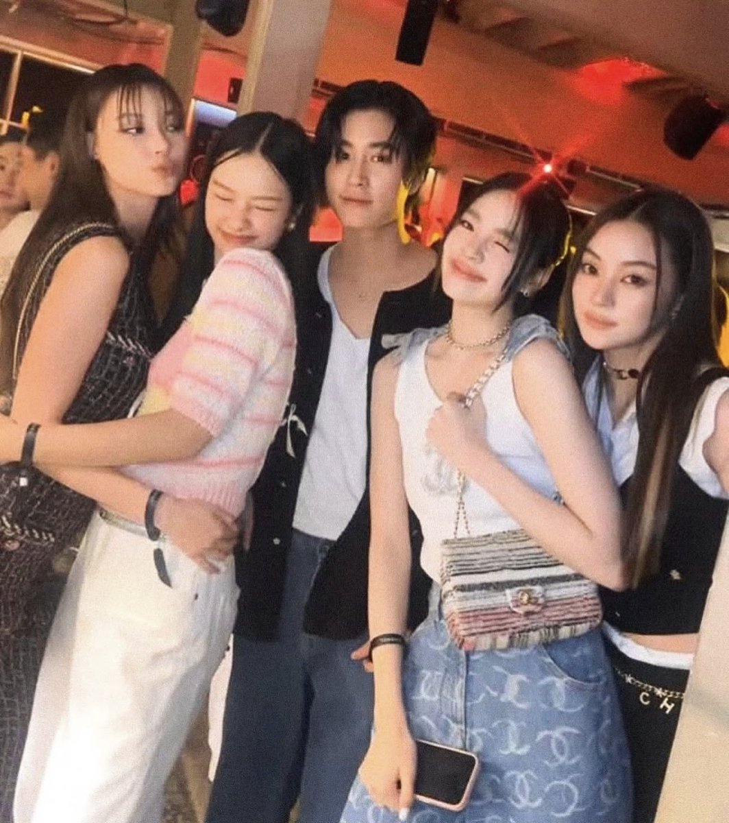janhaeyo's tweet photo. - janhae ngelike postingan miu
- lena ngelike postingan janhae
- miu jingjing pernah satu event

SATUIN 2 KAPALKU INI PLEASE https://t.co/W6C5wc5j2p