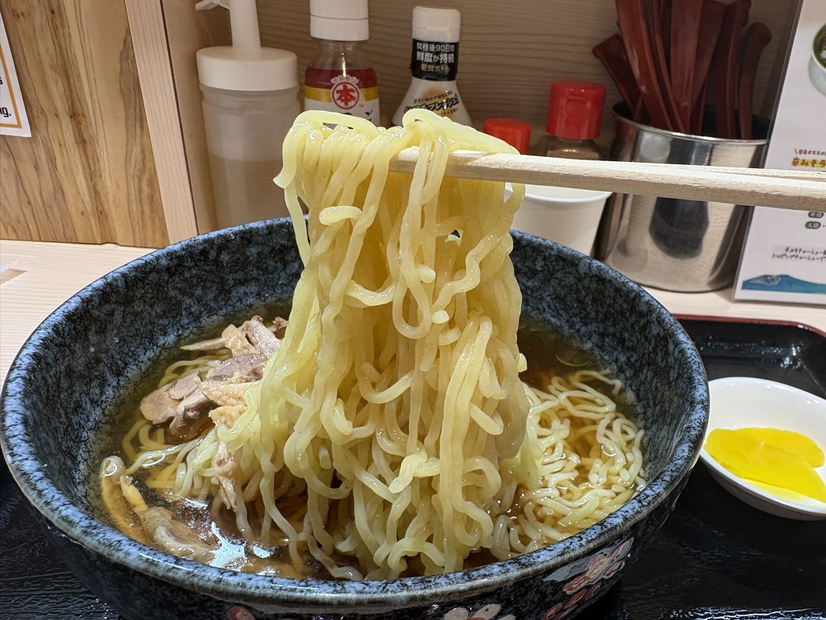 wtnemoto's tweet photo. 宮城野区榴岡一丁目 山形飛魚 
亞呉屋東口店さんにて
冷たい鳥中華🍜
前回冷たいラーメンにしたから
今日はコレ‼️
鶏出汁効いたスープに中太麺
美味し😋 https://t.co/W5n36N2RrB