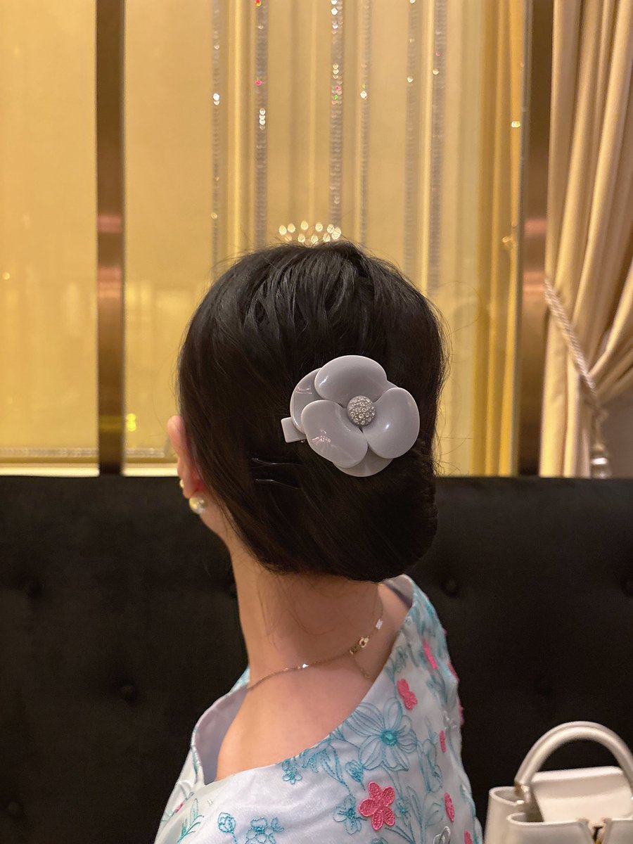 Adelaide___No18's tweet photo. ガストロノミー ジョエル・ロブション
ゴールドの壁がキレイ✨ https://t.co/Rlu6S5fDJq