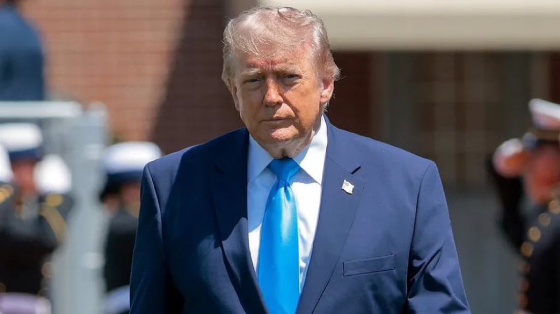 MelGibsoQ's tweet photo. 🚨HOW MANY OF YOU ARE WILLING TO PUBLICLY SAY THEY STAND WITH TRUMP 100%?
STAY CONNECTED!
GIVE ME A THUMPS-UP👍 IF PRESIDENT TRUMP CAN COUNT ON YOU!!! https://t.co/6oLyVu5R1f