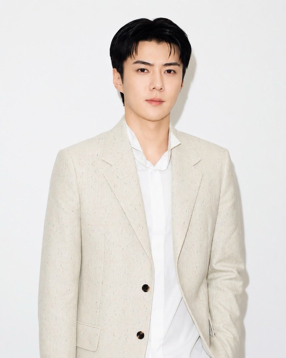 clairmerence's tweet photo. ชุดเมื่อวานนี้คือหล่ออออ หล่อแบบคุณชาย หล่อแบบทายาทดิออร์มาเยี่ยมเยียนสาขา https://t.co/qB4qYEW2wp