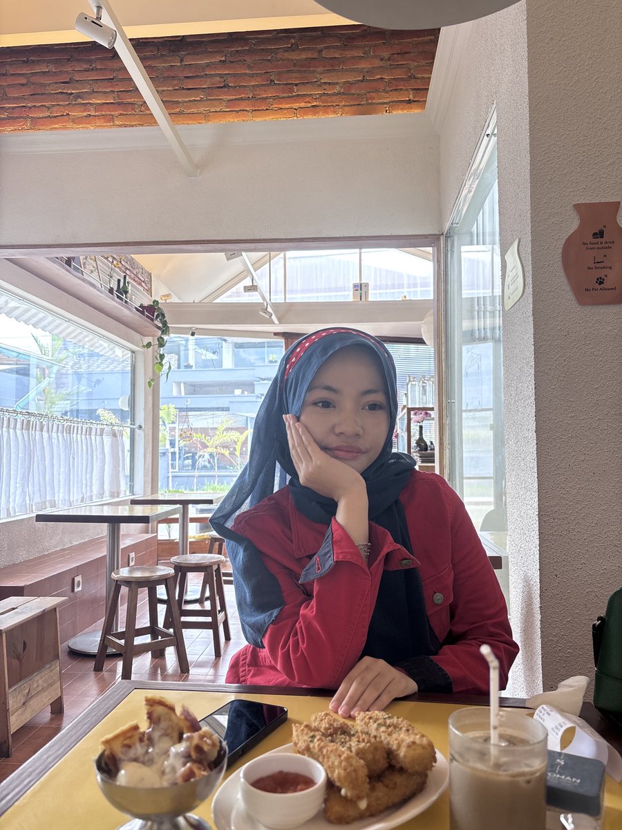 zaab0o's tweet photo. red🍎🦕 https://t.co/g0hLuNTgTd