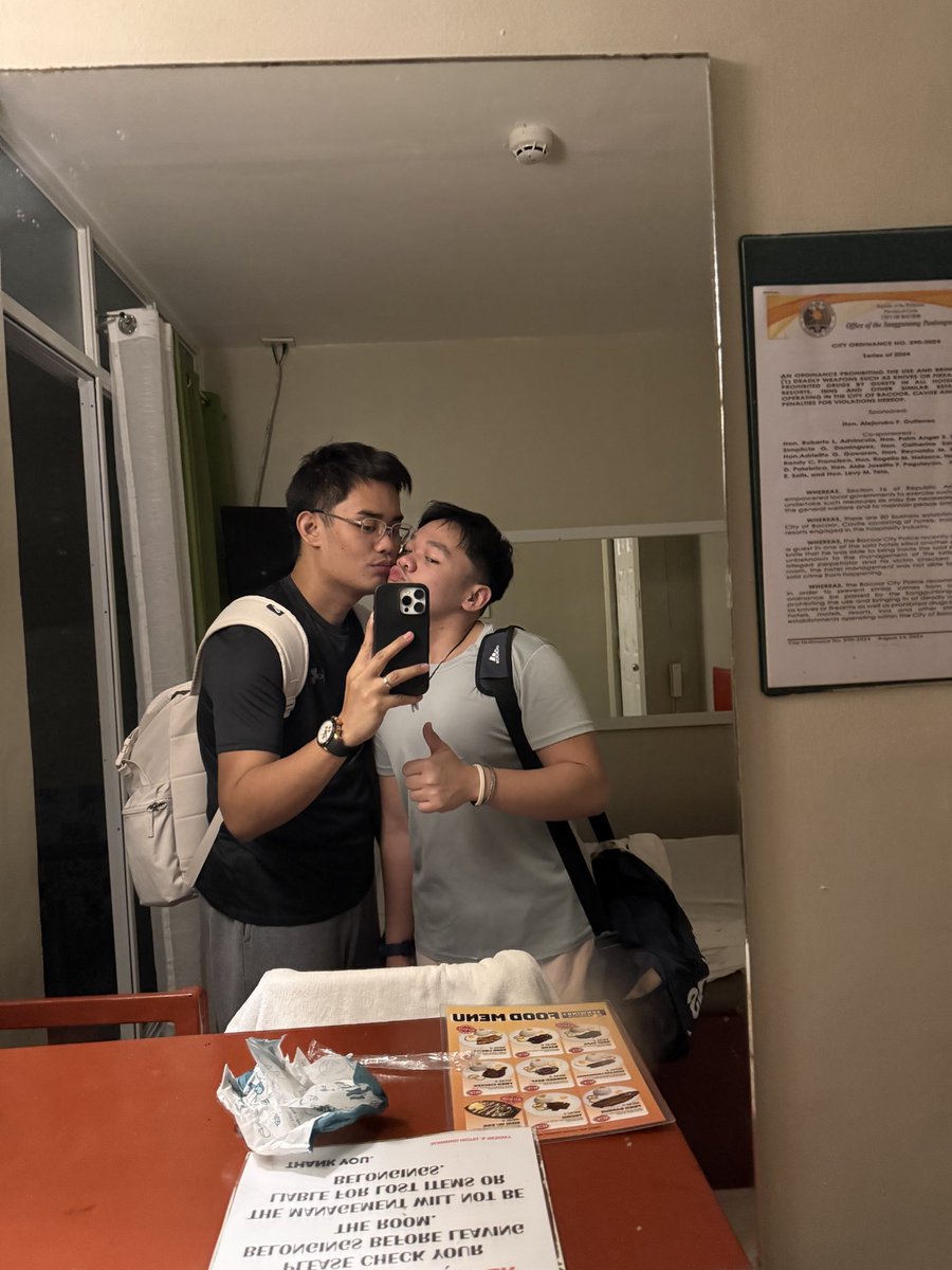 PIGLYEN's tweet photo. I miss my boyfriend so much https://t.co/MTta4DxmF8