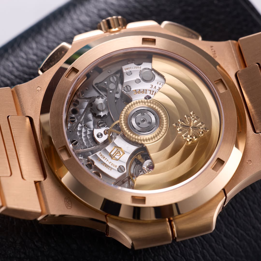 patekphilippe__'s tweet photo. Patek Philippe 5990/1R Nautilus https://t.co/RlxEBU4iqM