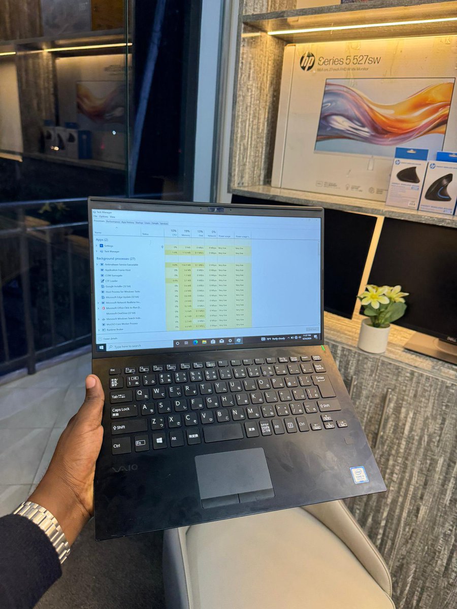 usedpointTz's tweet photo. Laptop ya bei rahisi ila ina specification kubwa na mwonekano wa kisasa sana!

SONY VAIO✅

8th Generation ✅
Core i3✅
RAM 8GB✅
SSD 128GB✅
Processor 2.2GHz✅
Backlight keyboard✅
13.5” full display✅

🔋🔌 3 hours+✅

1. Fingerprint📈
2. ⁠Chip ya line📈

350,000/= tul https://t.co/cnhkiqBNis