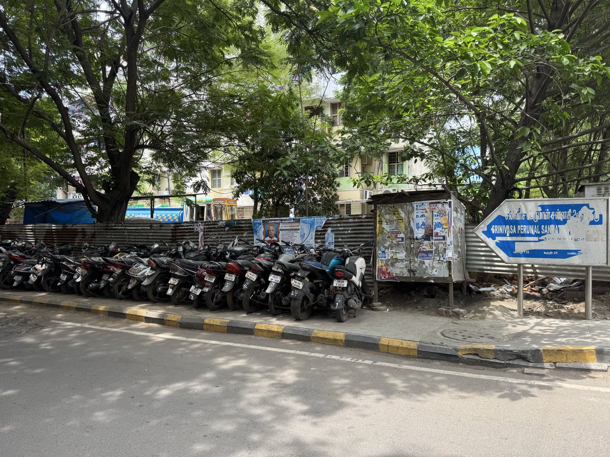 jsadvocate55's tweet photo. @CMOTamilnadu @chennaicorp @chennaipolice_ @ChennaiTraffic @tnpoliceoffl @Chief_Secy_TN need to remove from the encroachment in order to use for school children and public https://t.co/IxxC5fqjzW
