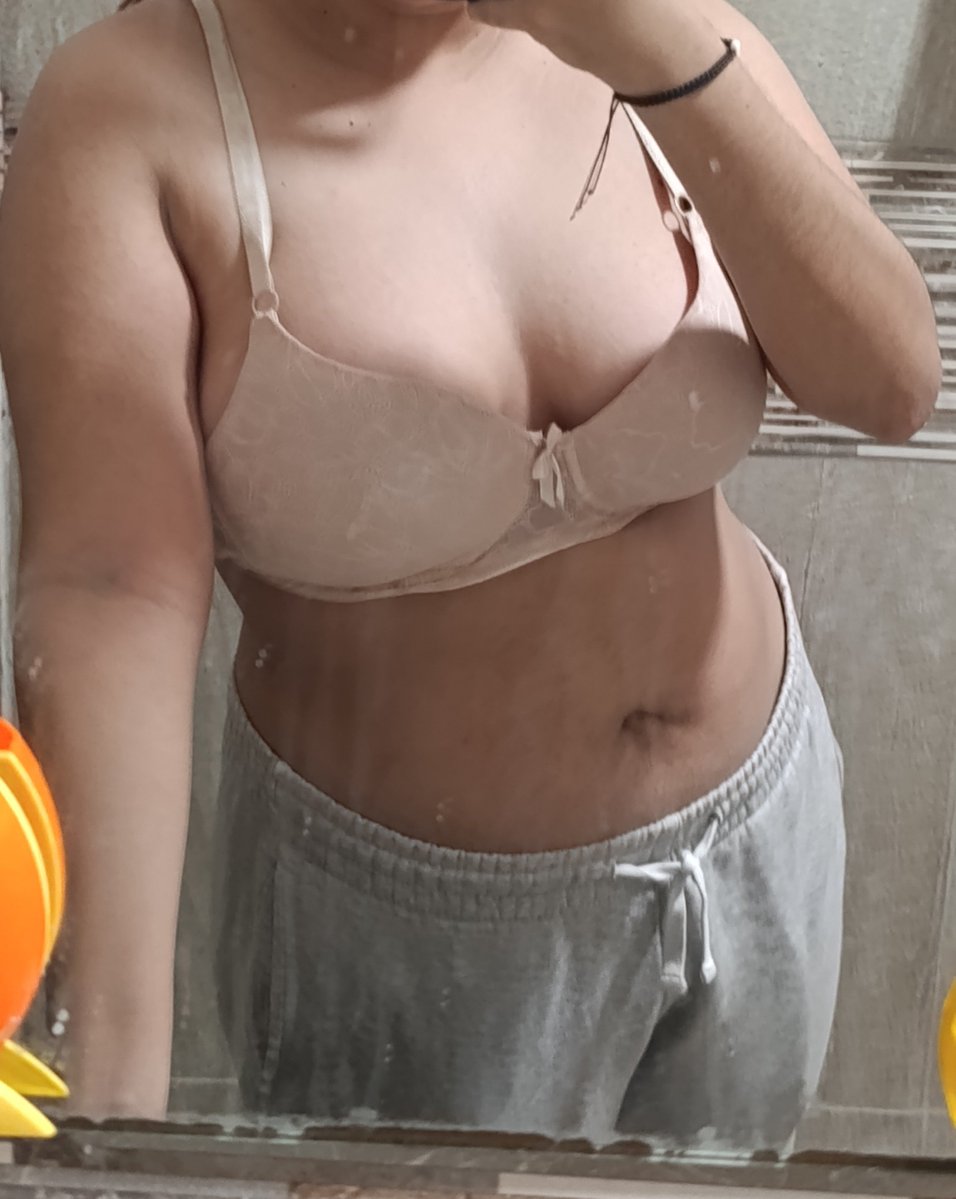 mon_midx's tweet photo. Regresando del gym con las tetas sudadas 😋 https://t.co/ERCV9w7J4E