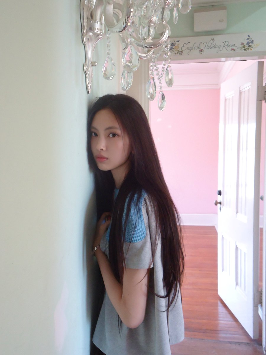 loveit421's tweet photo. 아.................... 이혜인 생머리ㅁㅊ............. https://t.co/G1CTJKZu1U