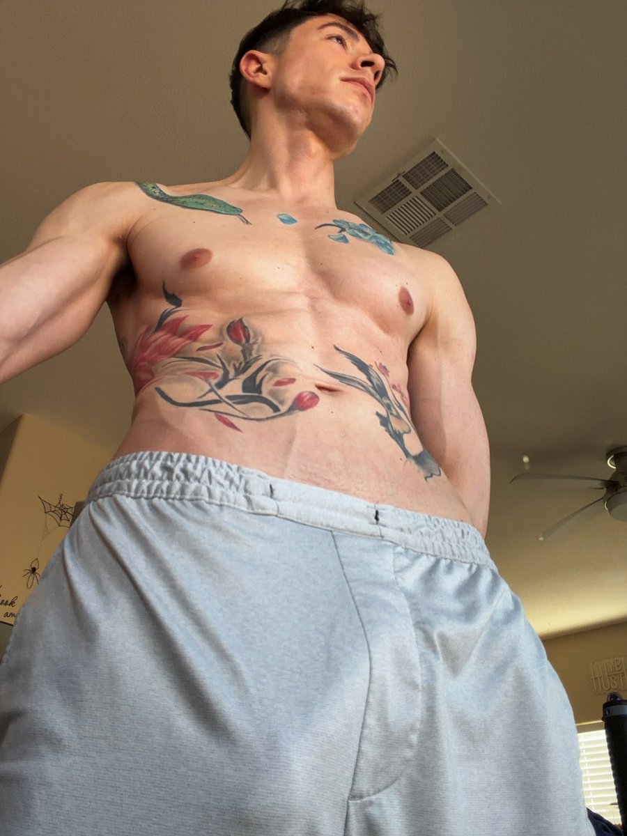 NelsonGoth11's tweet photo. Undress me....no hands 🍆💦 https://t.co/SlHi4yIJT5