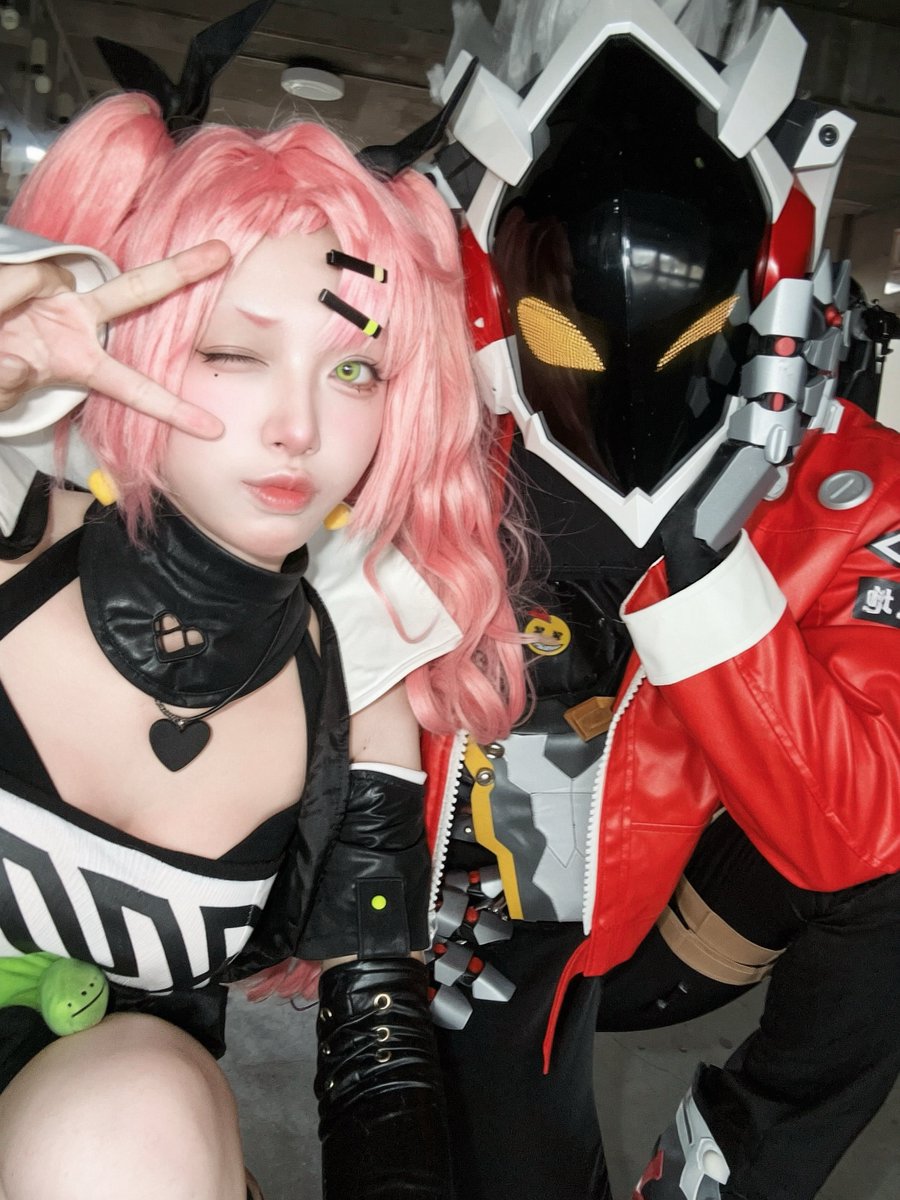 plum_cos's tweet photo. 併せでビリーと撮ったツーショ死ぬほど盛れてる https://t.co/2YQG7YkG0C