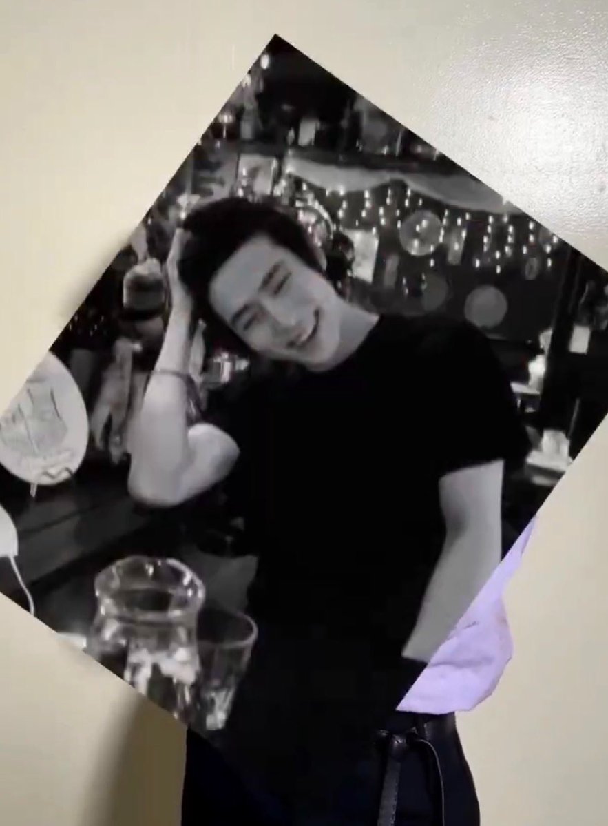 cherxtamx's tweet photo. ครบรอบ 10 ปี ให้แจฮยอนเลือกภาพถ่ายที่ประทับใจ สิ่งนี้คืออะไร วงในในวงมีอะไรจะบอกพี่มั้ยแจเตนล์ พี่จะแกล้งตกใจให้เอาปะ ฟินโว้ยยยเสื้อม่วงอีก https://t.co/zfDWVJrptN