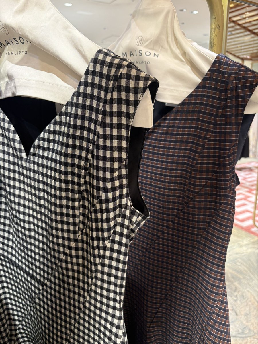 charmin_lady_'s tweet photo. Heart-Neck Check Dress
レポ載せたいけど、少し躊躇しちゃう…
私は実際現物見て試着して、ときめいたから買ったし、アシメデザインだから柄ランダムでも気にならなかった🥹でも着てたらあ、あの柄合ってないワンピ着てる人wwみたいに見られちゃうの？最近の冷笑見下し文化辛いな🥲 #herlipto https://t.co/fMtGr1uGPh