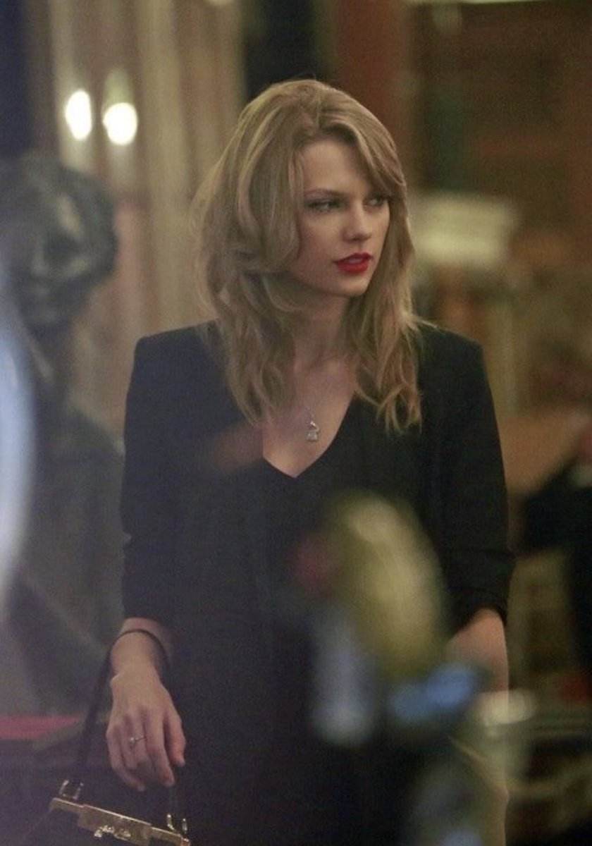 fateofeverdeen's tweet photo. off topic but I love what she was doing with her hair at this time and I lowkey wish she could do it again https://t.co/MBUR3webFs