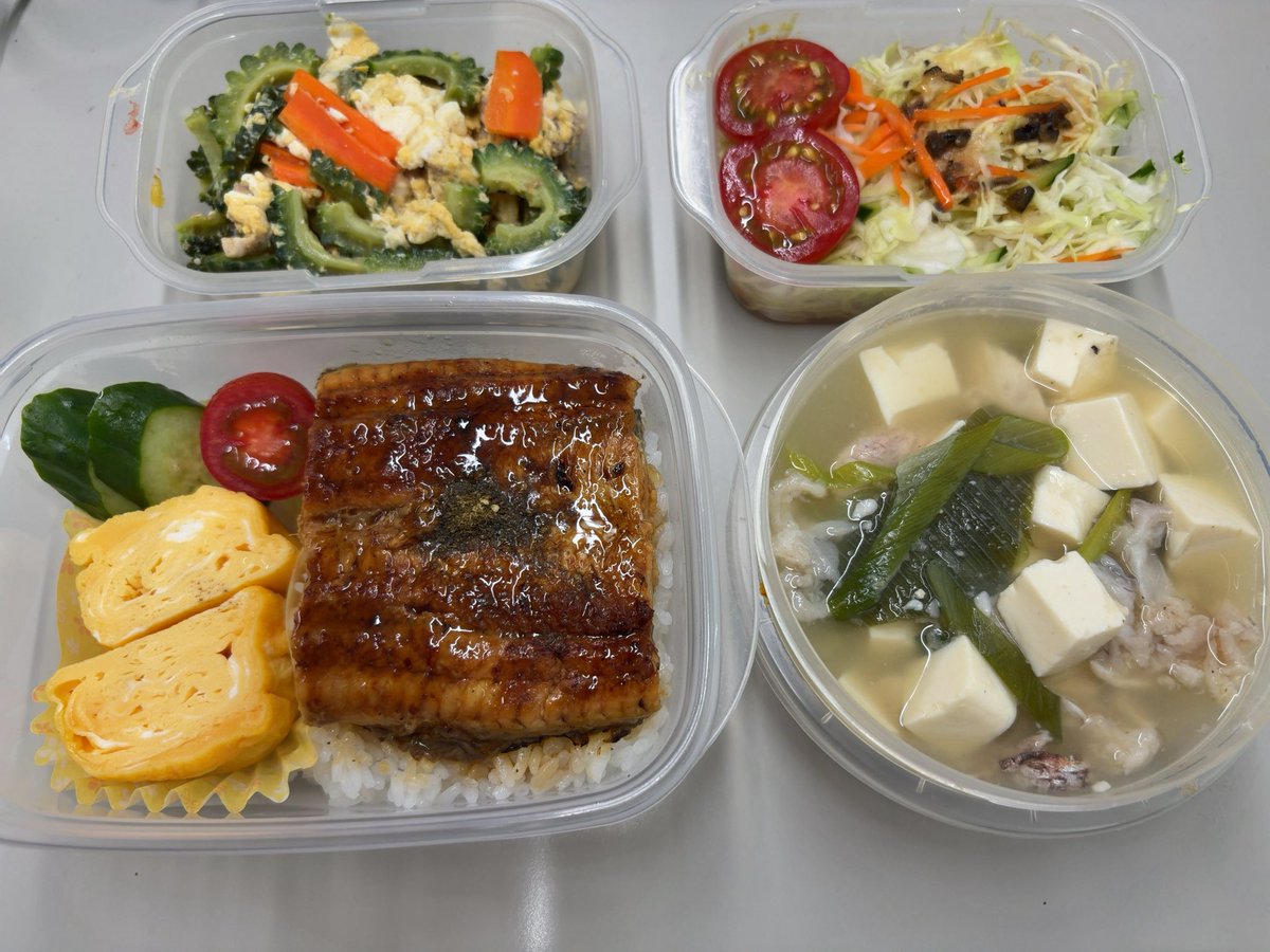 hamorhysm's tweet photo. 今日のお弁当

鰻丼
卵焼き
きゅうり漬け
プチトマト
ゴーヤチャンプル
鯛のガラの味噌汁
キャベツサラダ

#お弁当 #お弁当記録 https://t.co/CpiCASv6U6