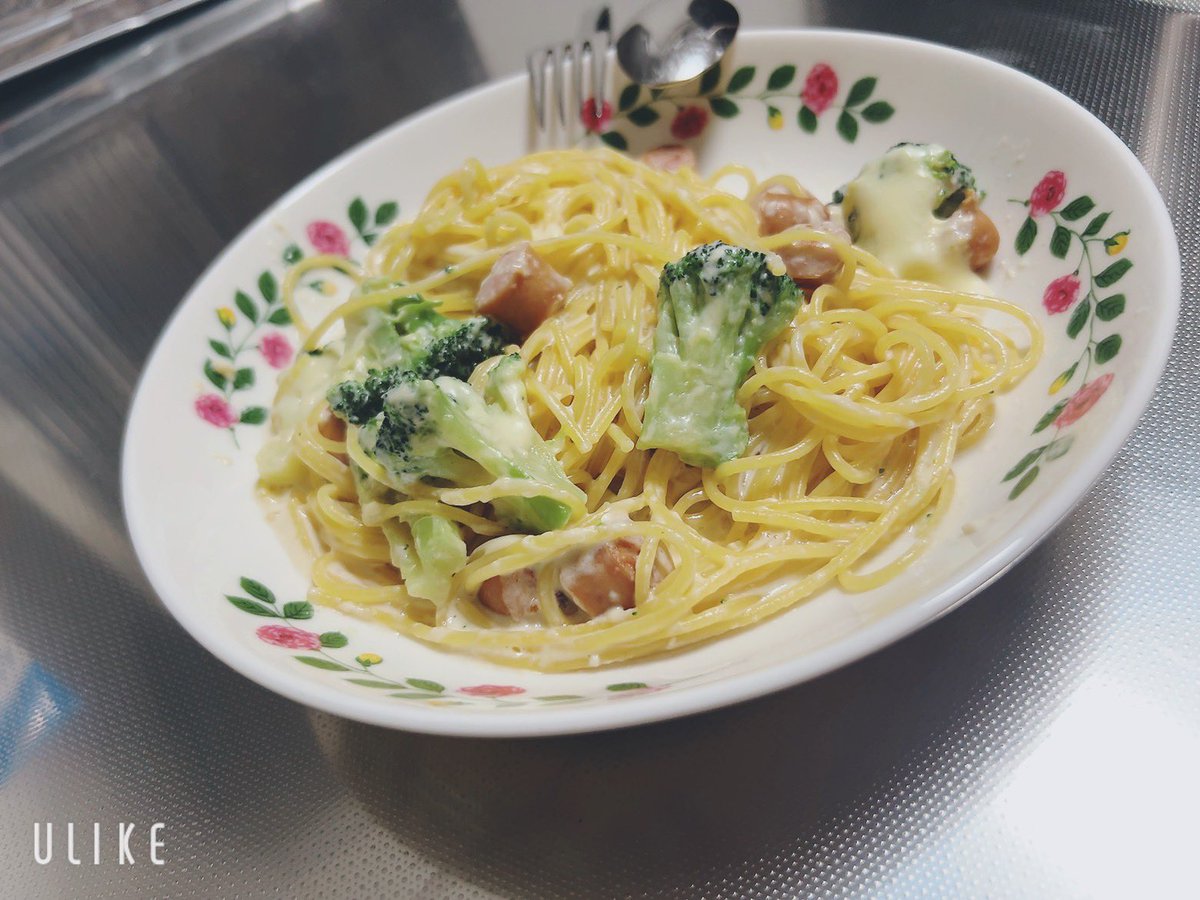 suimaru0801sub's tweet photo. こないだ作ったナポリタンは
ピーマン嫌いだから入れなかったら
彩りが微妙だったので

今日はクリームパスタで
ブロッコリーを入れました https://t.co/gd9MmBzqqz