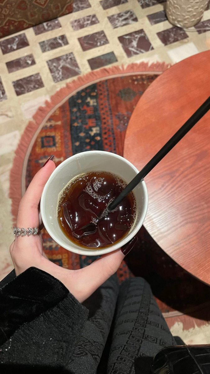 wlo_3's tweet photo. .
.
.
ليه إذا جلست مؤدبة :
الكل يسألني ليه زعلانه؟ مريضه فيك شي ؟
"كيف يعني مافي أمل أتغير وأصير عاقله"
😢🌚
.
.
.
#صباح_الخير https://t.co/DoJ9MkolKp