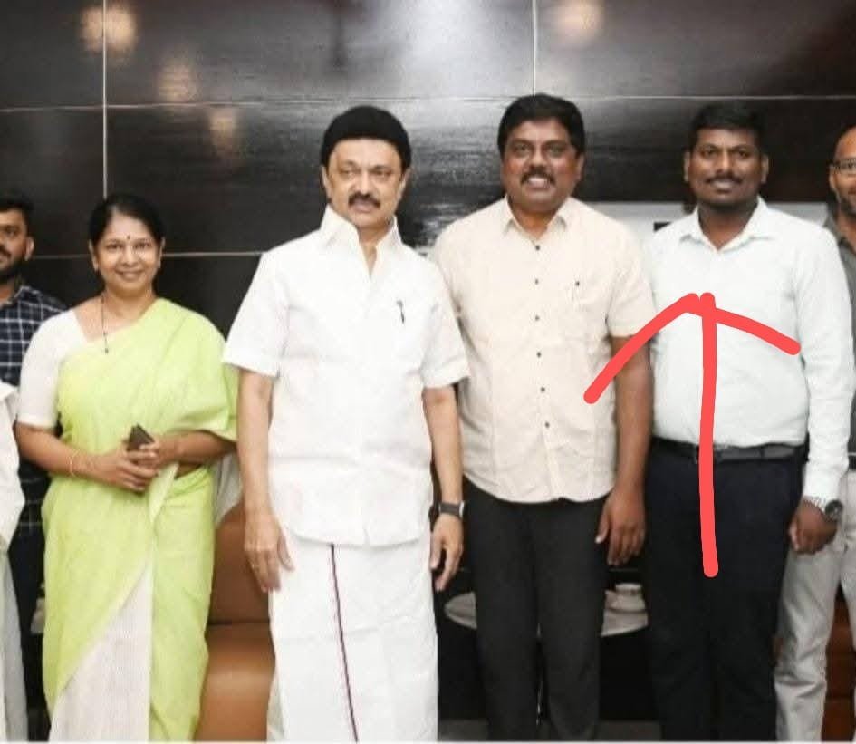 Ashok94Ananth's tweet photo. வடக்கன்ஸ் கூட போராட்டத்துக்கு உண்மையா இருக்காங்கடா. ச்சை 😤

இவனுங்க தான் மாணவர் அமைப்பாம். இவனுங்க சொன்னதும் யாரும் காலேஜ் போகக்கூடாதாம். 😡 https://t.co/WXRUamoAcY