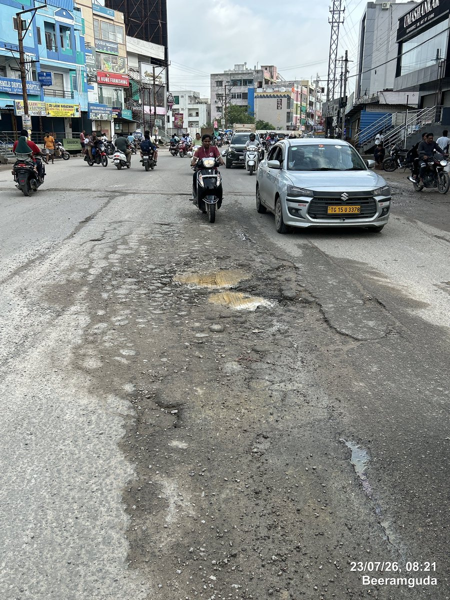 sai_koushika's tweet photo. @CMC_Offcl @DC_Ameenpur @VofBeeramguda @MC_Cyberabad @ZC_SLP @Ravi_1836 @StreetAuditInd @SrinivasBellam @vinay_vangala @DEESWM47 See these dangerous potholes and the road damaged, water logging points 

 @AE268269270 @CMC_Offcl @ZC_SLP @MC_Cyberabad @VofBeeramguda https://t.co/ylMDKsUwmx