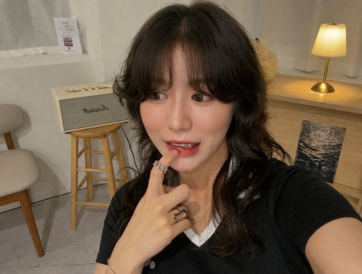 0ther_official's tweet photo. [🪐]

쨘✨ 선공개곡 제작 스토리 찍고 왔지용🤍

첫 자컨 촬영이라 두근두근했지만!
나름 잘한 것 같기도..(?)🥹🥹

업로드는 선공개곡 들으면서 쵸큼만 기다려줘용💕
금방 들고올게❕❕

#아더 #0ther #이상한나라에오신것을환영합니다 https://t.co/CKc2KfmcUI