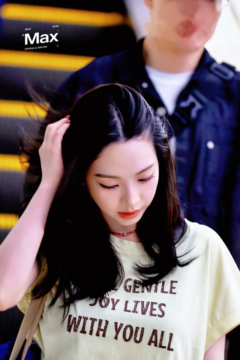 WINTERMAXX_'s tweet photo. 260723 HND✈️

#aespa #æspa #에스파 #エスパ #Karina #카리나 #劉知珉 #カリナ https://t.co/QFRSnnalKB