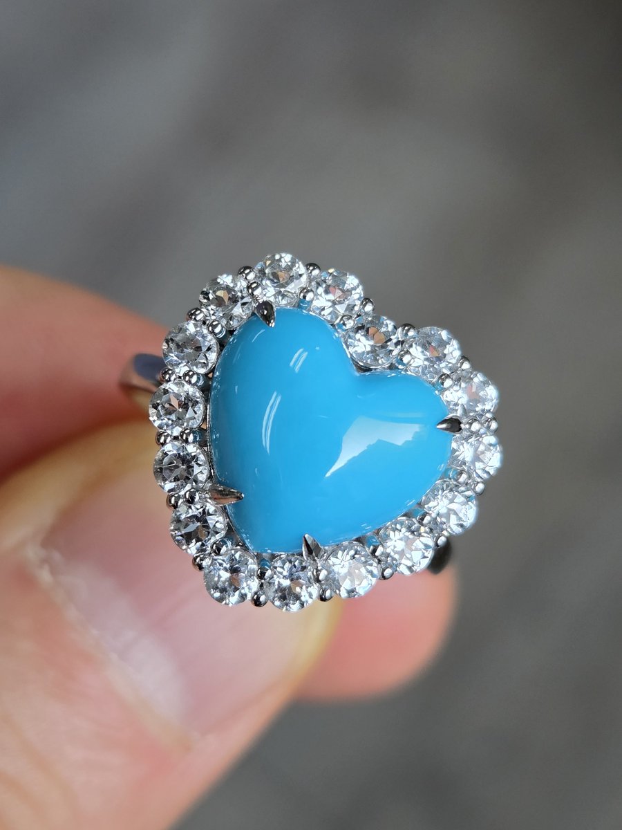 Refresh_mmt's tweet photo. "#주얼리마켓 #쥬얼리마켓 #원석마켓

ㅊㅂㅅ 하트컷 터키석 3.46ct 
(10.8x11.6mm)
+ ㄹㄷㅇㅂㄹㅈㅅ 화이트 토파즈
줌제는 스피드의 ㅈㅋ
14K 화이트골드, 15호 입니다

105만원 구매 -> 90만원 판매

시원해보이는 파란컬러가 이뻐요! 
작은 하트만 취향인걸 뒤늦게 알게되어 보내요 https://t.co/ElqYBwireX