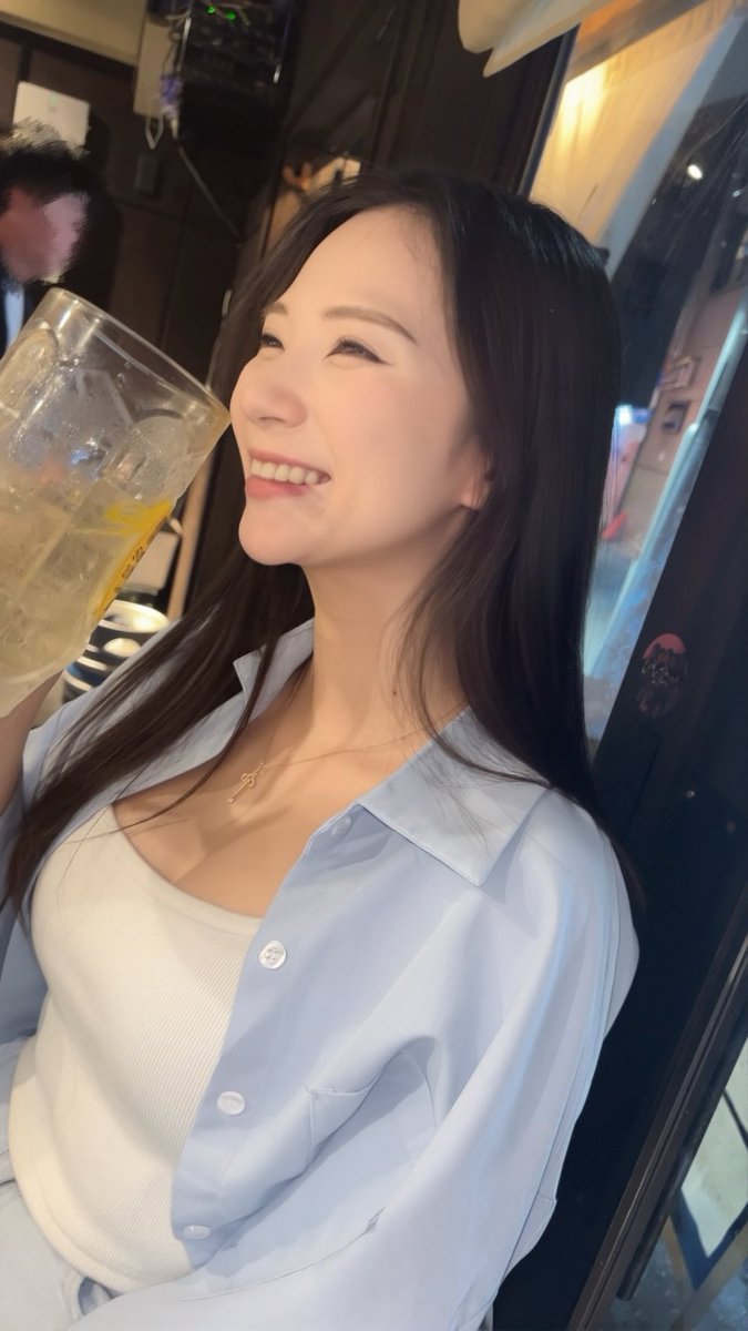 Machiyama_Miho's tweet photo. 本日21:00〜スナックみほOPEN♡

熱い夜は冷えたお酒で乾杯しましょう🍻

＼21:00〜LIVE／
https://t.co/kEiyGhgxzu https://t.co/U9YdLbaGGw