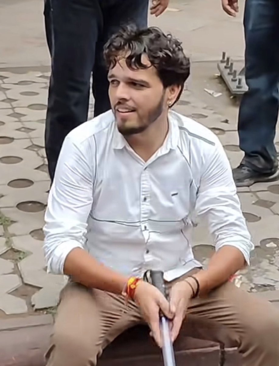 soyebvines's tweet photo. Hi @DelhiPolice,
Any news about this guy? Please let us know; would like to send him our brand new Deshbhakt Merch - free of cost. 
Pl. keep up ur great work🙏🏼
Pl. keep inspiring creativity🙏🏼
Pl. keep awakening the youth🙏🏼
@abhijeet_dipke 
@SauravDassss @RahulGandhi https://t.co/NjxdkCHcNc