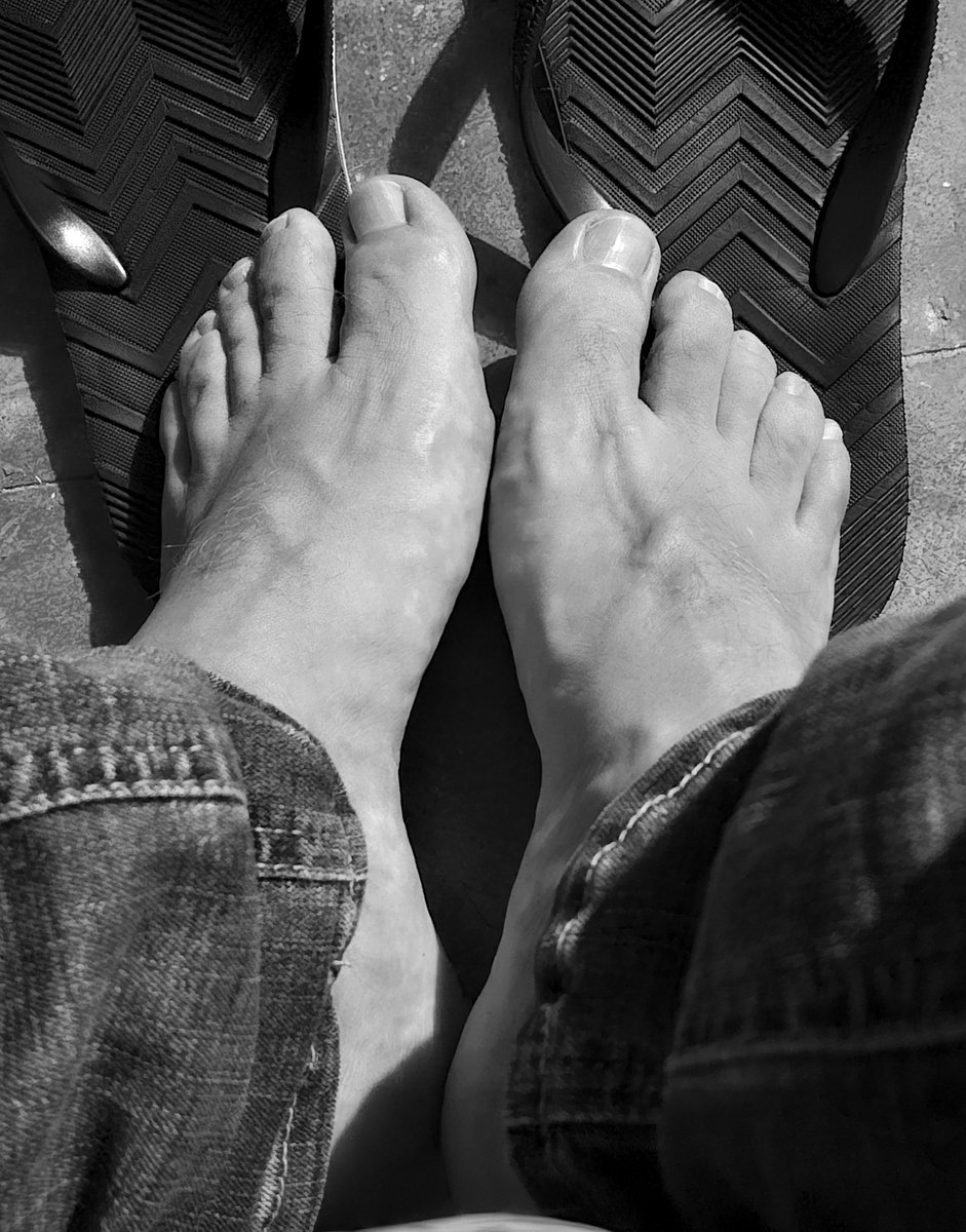 viajerobarefoot's tweet photo. #barefoot #manfeet #shoesoff #socksoff #feetfetฤฑsh #feet #footfetish #descalzo #pieshombre #sandalias #flipflop #cdmx #fetiche https://t.co/HWwjVvIqUE