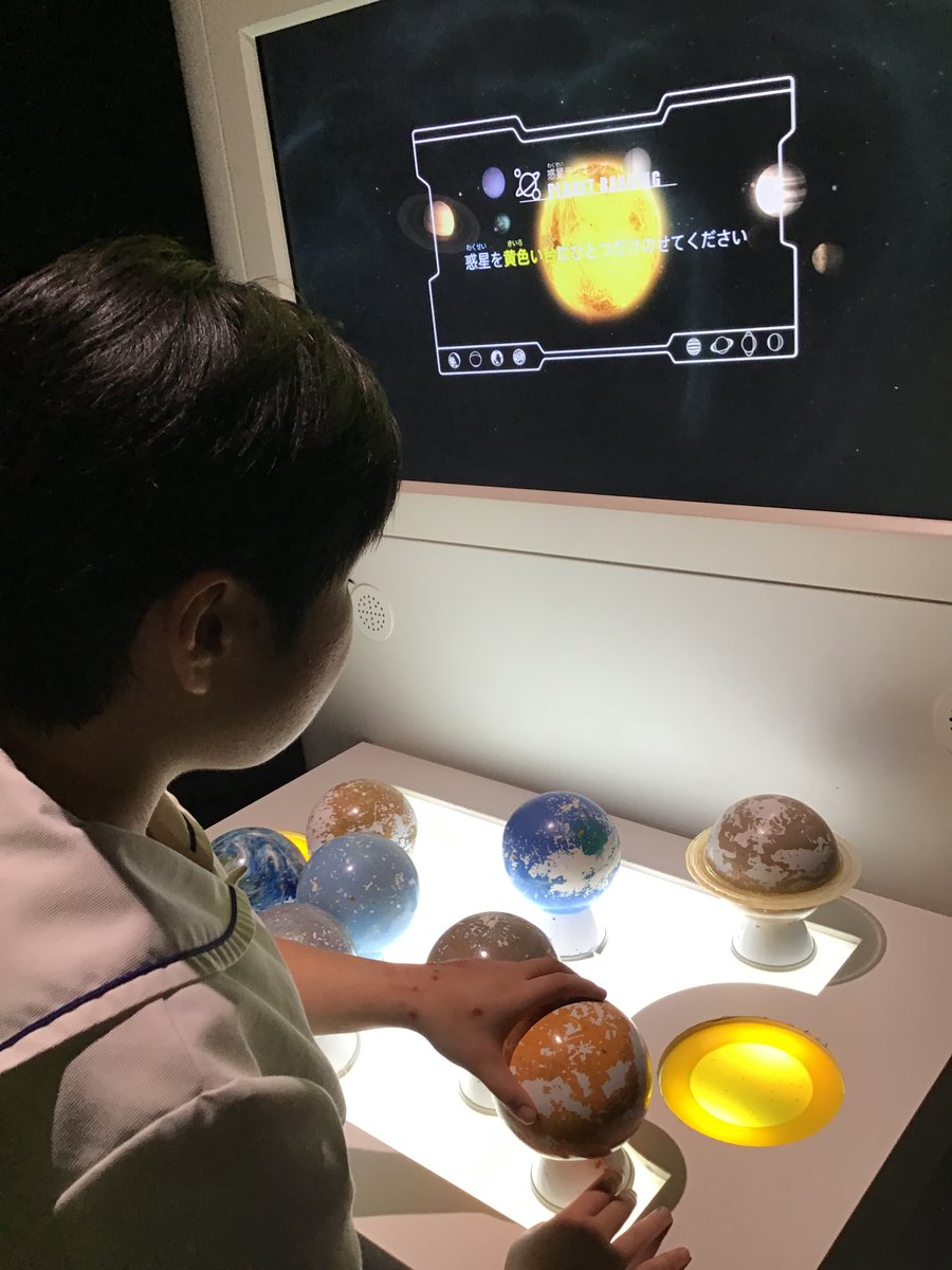 Koushitoku's tweet photo. 本科では、福岡市科学館で学習を行いました。班ごとに、課題に取り組んだり、体験を通して楽し��科学に触れました。生徒たちは、免震構造や耐震構造を体験的に理解したり、プラネタリウムで福岡の夜空について解説を聞いたりして楽しく、時には深く頷きながら学習を行いました。#福岡市科学館　#科学 https://t.co/oyGIlBJBg7
