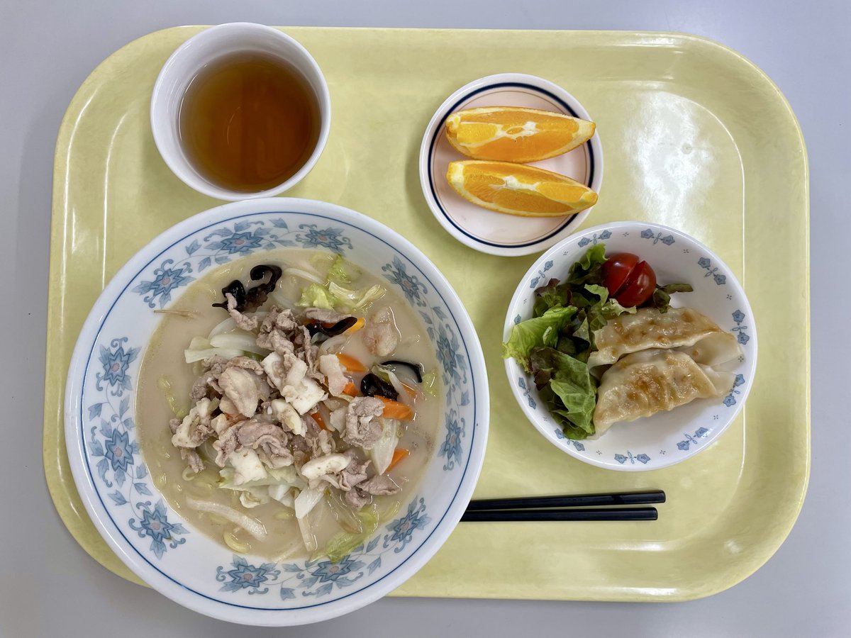 agapejcws's tweet photo. #座間市立もくせい園
#給食
長崎ちゃんぽん
焼き餃子
オレンジ https://t.co/EmvqNuHSdU